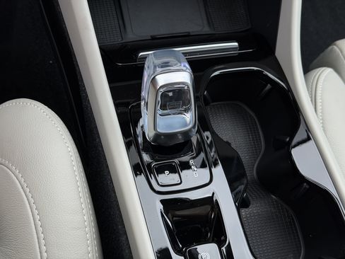 Used 2023 Volvo XC40 B4 Plus w/ Climate Package FWD image 26