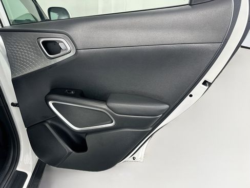 Used 2025 Kia Soul LX w/ LX Technology Package FWD image 30