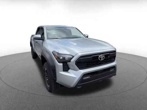 Used 2025 Toyota Tacoma TRD Off-Road AWD/4WD image 3