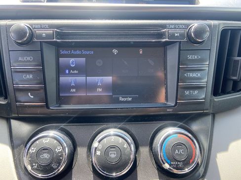 Used 2015 Toyota RAV4 LE AWD/4WD image 13