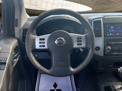 Used 2019 Nissan Frontier SV image 5