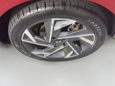 Used 2025 Hyundai Elantra SEL FWD image 11