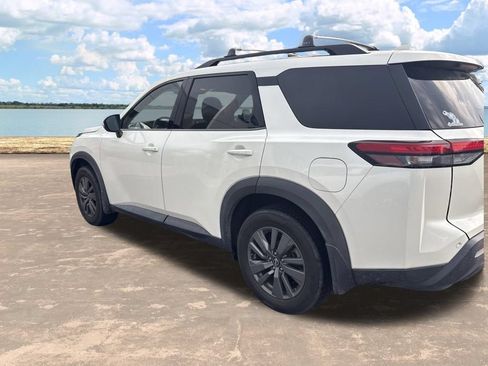 Used 2022 Nissan Pathfinder SV FWD image 4