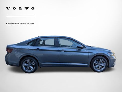 Used 2024 Volkswagen Jetta SE w/ Panoramic Sunroof Package FWD image 2