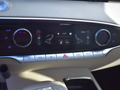 Used 2022 Genesis GV70 2.5T w/ Advanced Package image 31