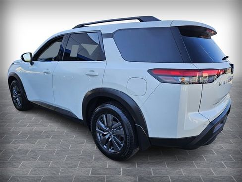 Used 2022 Nissan Pathfinder SV w/ SV Premium Package image 5