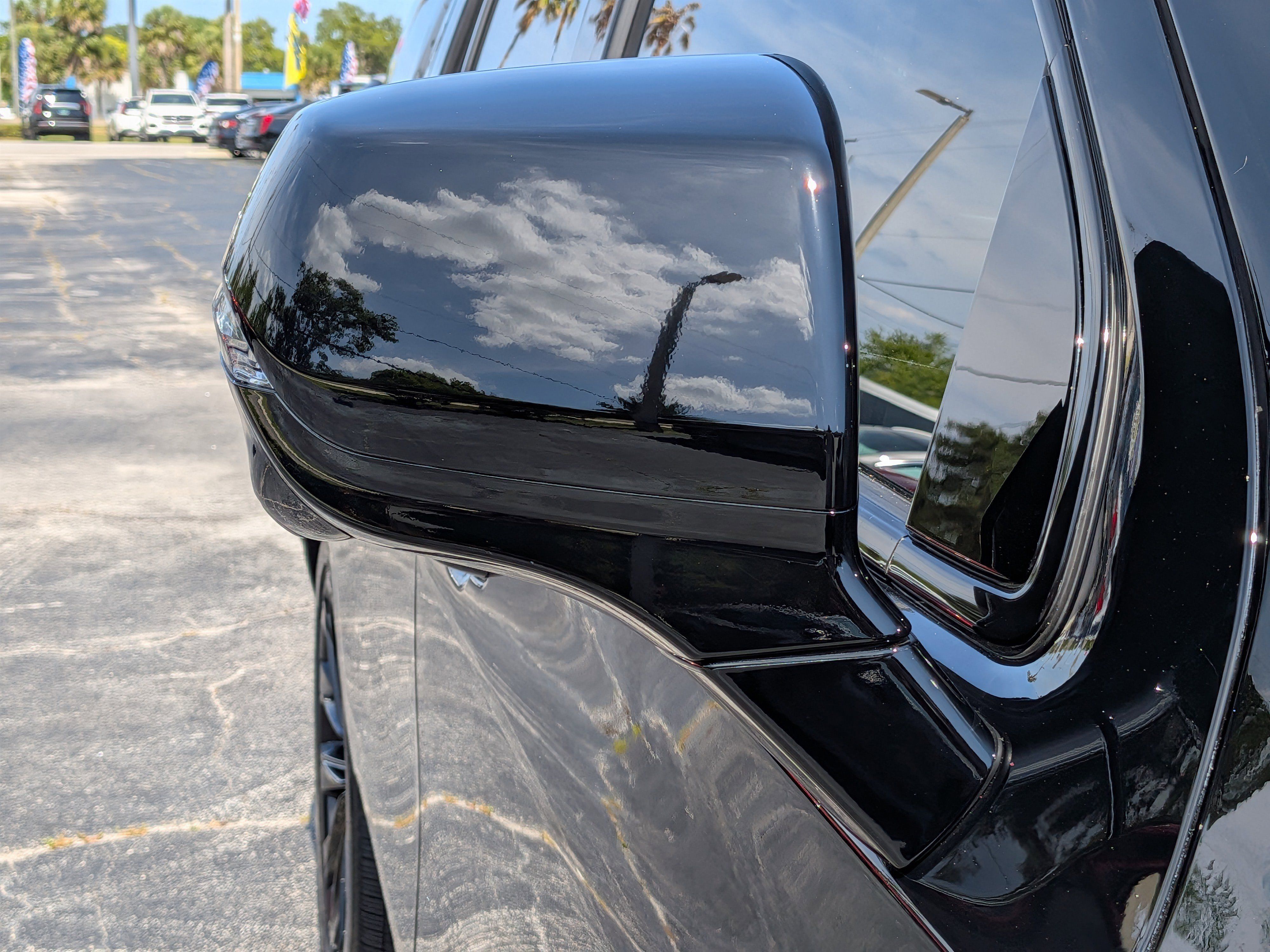 Certified 2025 Cadillac Escalade V w/ LPO, ONYX Package AWD/4WD image 11