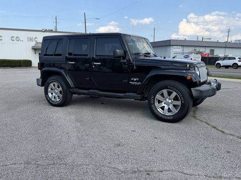 Used 2016 Jeep Wrangler Unlimited Sahara w/ Dual Top Group AWD/4WD image 23