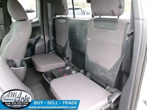 Used 2016 Toyota Tacoma TRD Off-Road w/ Exterior Package image 32