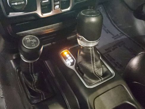 Used 2023 Jeep Wrangler Unlimited Sahara AWD/4WD image 25