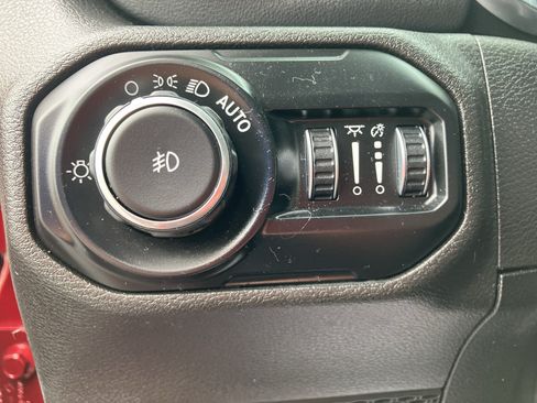 Used 2021 Jeep Wrangler Unlimited Sahara AWD/4WD image 14