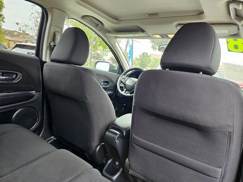 Used 2018 Honda HR-V EX image 16