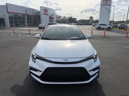 Used 2026 Toyota Corolla SE image 2