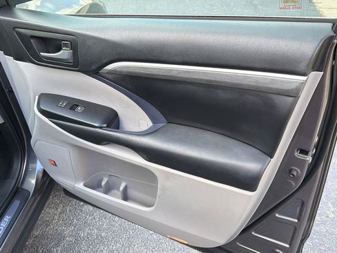 Used 2018 Toyota Highlander Limited FWD image 14