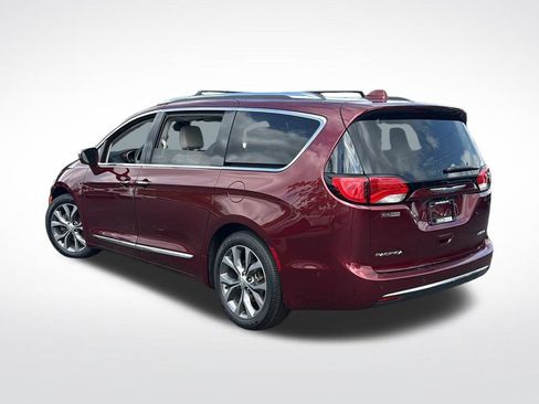Used 2018 Chrysler Pacifica Limited w/ Tire & Wheel Group FWD image 5