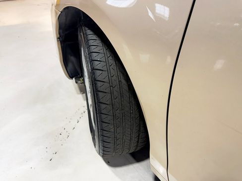 Used 2011 Toyota Camry LE image 3