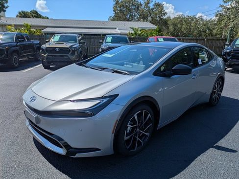 New 2025 Toyota Prius Plug-In Hybrid image 8