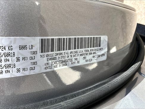 Used 2017 Chrysler Pacifica Touring-L Plus w/ Advanced Safetytec Group FWD image 19