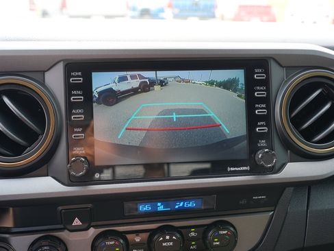 Used 2022 Toyota Tacoma TRD Off-Road AWD/4WD image 30