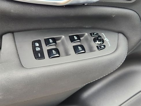 Used 2025 Volvo XC90 B6 Plus image 4