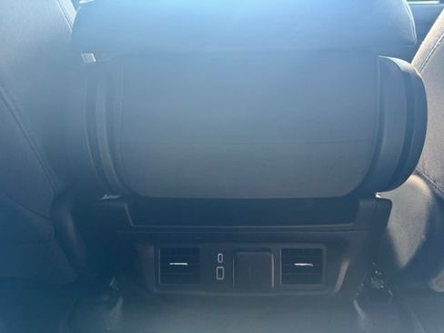 Used 2023 Chevrolet Silverado 1500 LT AWD/4WD image 15