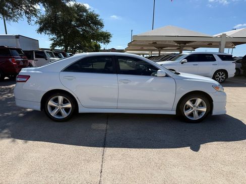 Used 2011 Toyota Camry SE FWD image 8