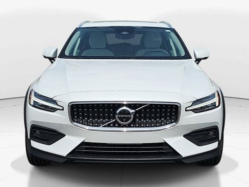 Used 2025 Volvo V60 B5 Cross Country Plus AWD/4WD image 12