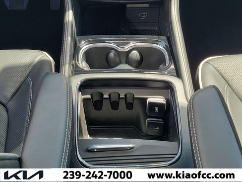 Used 2026 Chrysler Pacifica Limited FWD image 19