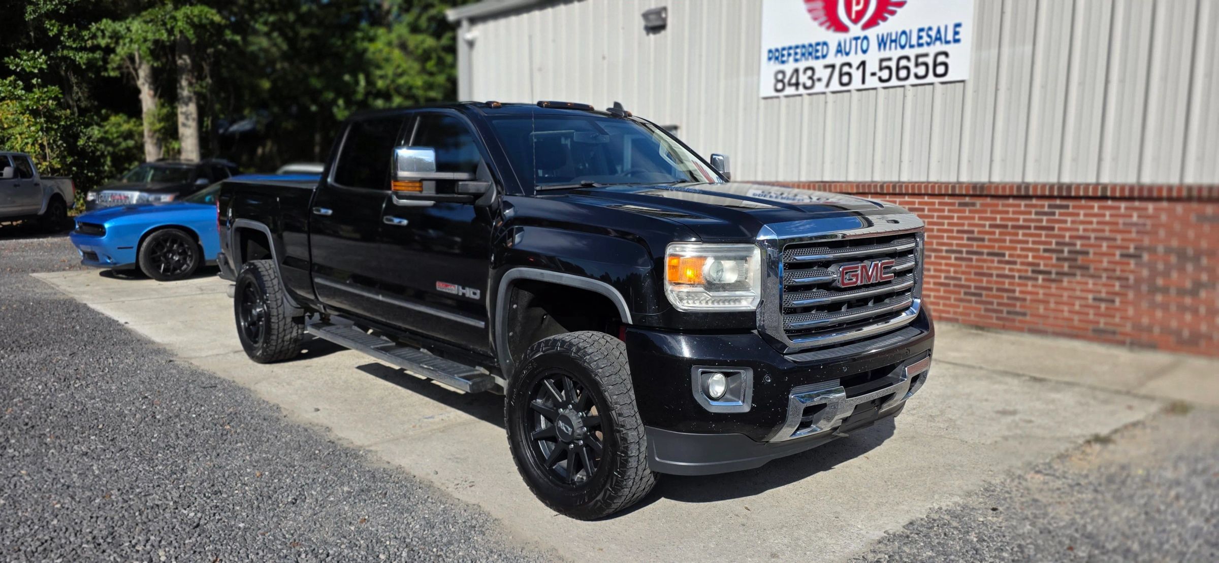 Used 2015 GMC Sierra 2500 SLT w/ Duramax Plus Package AWD/4WD image 2