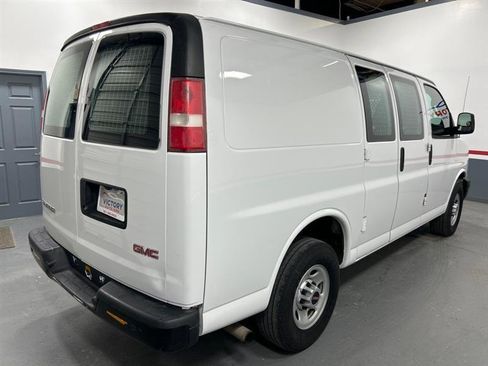 Used 2017 GMC Savana 2500 RWD image 3