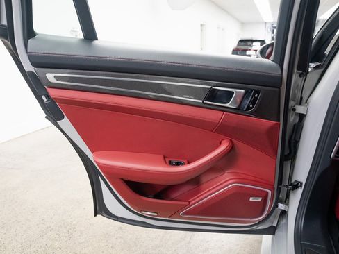 Used 2020 Porsche Panamera GTS image 21