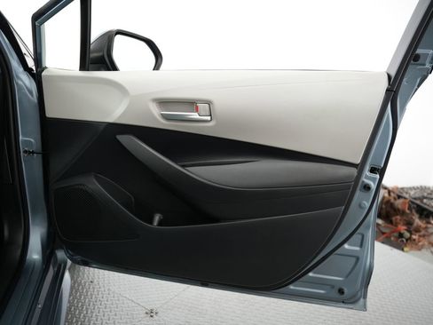 Used 2020 Toyota Corolla LE image 45