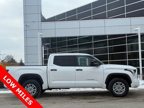 Used 2022 Toyota Tundra SR5 w/ SR5 Convenience Package image 2