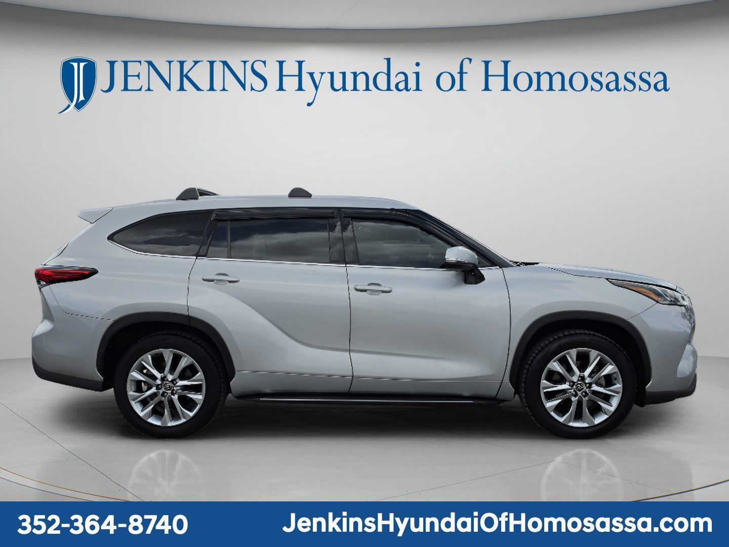 Used 2022 Toyota Highlander Limited FWD image 2