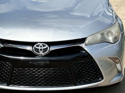 Used 2017 Toyota Camry SE FWD image 10