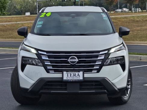 Used 2024 Nissan Rogue S image 2