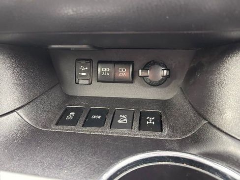 Used 2018 Toyota Highlander SE image 20