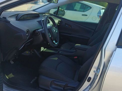 Used 2020 Toyota Prius LE image 11