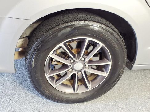 Used 2017 Dodge Grand Caravan SXT FWD image 6