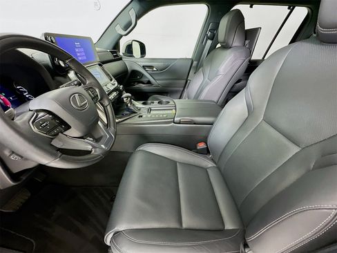 Used 2023 Lexus LX 600 4WD w/ Luxury Package image 22