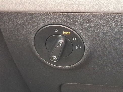 Used 2023 Volkswagen Taos SE w/ Black Wheel Package image 29