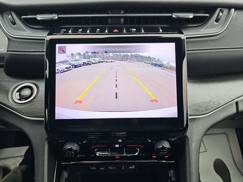 Used 2023 Jeep Grand Cherokee L Limited image 28