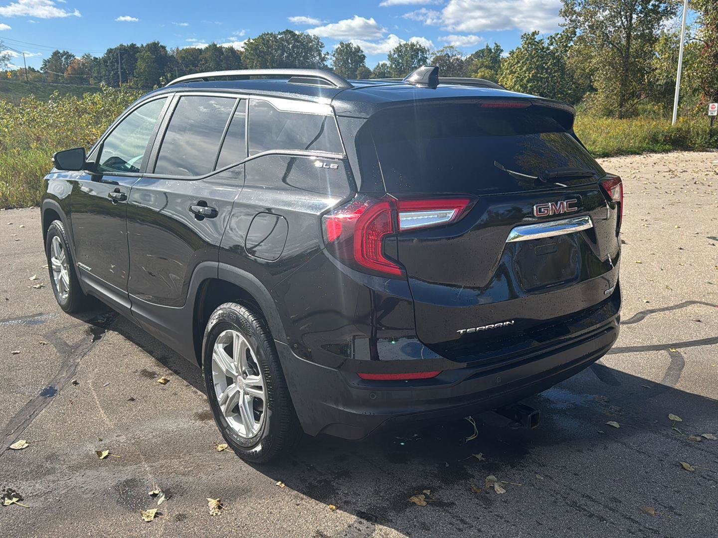 Used 2024 GMC Terrain SLE w/ Driver Convenience Package AWD/4WD image 3
