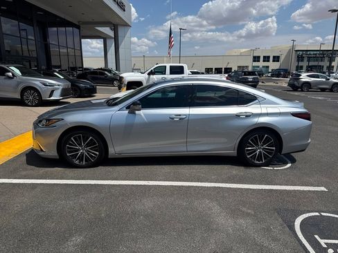 Used 2022 Lexus ES 350 w/ Premium Package FWD image 3