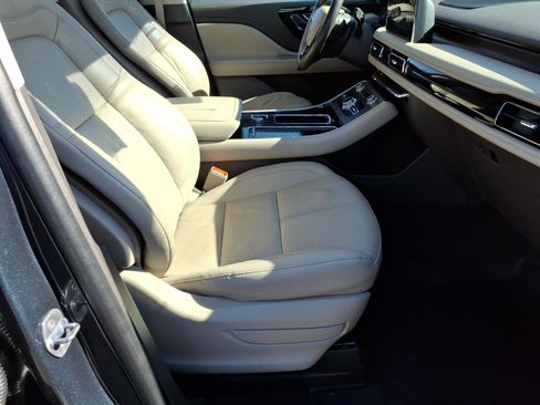 Used 2023 Lincoln Aviator Grand Touring w/ Elements Package Plus image 8