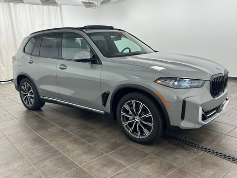 Used 2025 BMW X5 xDrive40i w/ Parking Assistance Package AWD/4WD image 5
