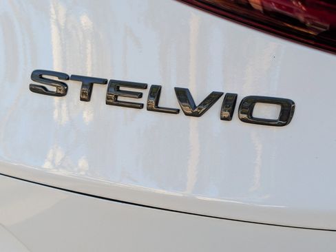 Used 2023 Alfa Romeo Stelvio Estrema image 16