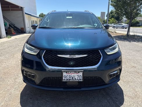 Used 2022 Chrysler Pacifica Touring-L AWD/4WD image 8
