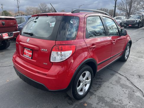 Used 2011 Suzuki SX4 Crossover image 4
