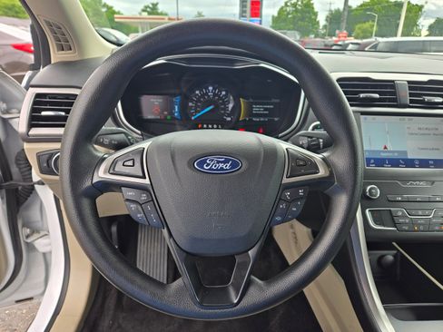 Used 2019 Ford Fusion SE image 6